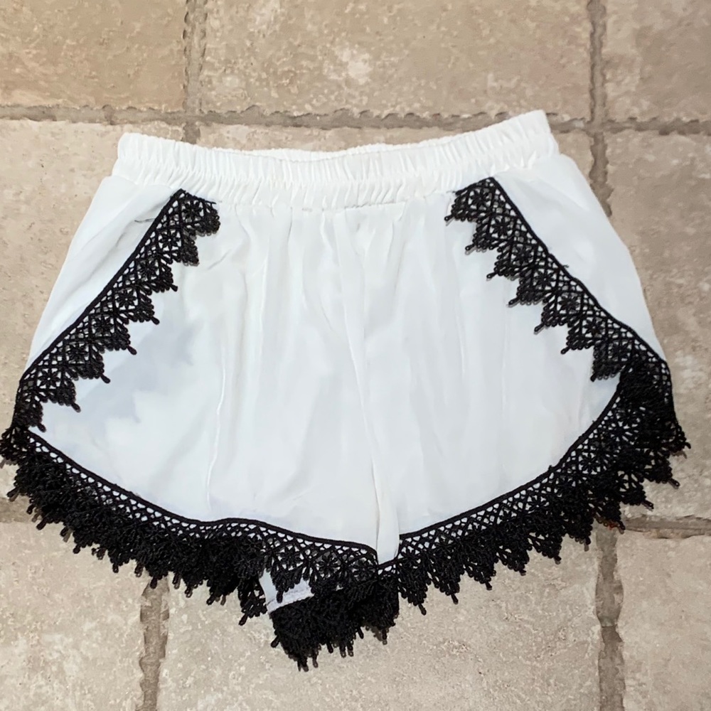 White & black flow shorts